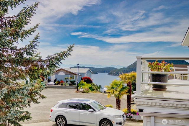 2704 Dundee Place, Anacortes, WA 98221