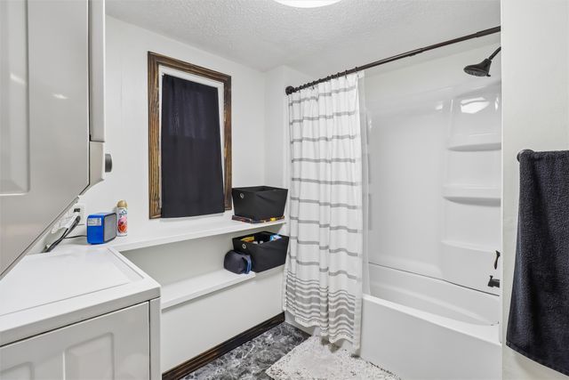 2407 E 39th Court, Des Moines, IA 50317