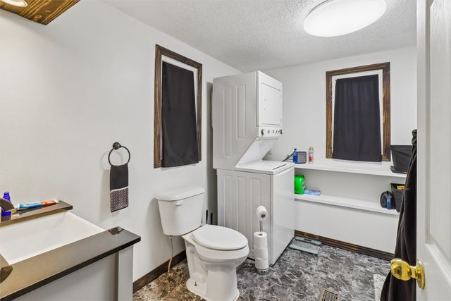 2407 E 39th Court, Des Moines, IA 50317