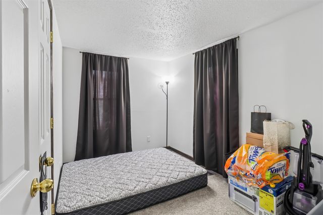 2407 E 39th Court, Des Moines, IA 50317