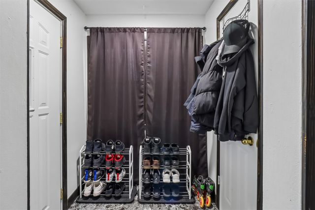 2407 E 39th Court, Des Moines, IA 50317