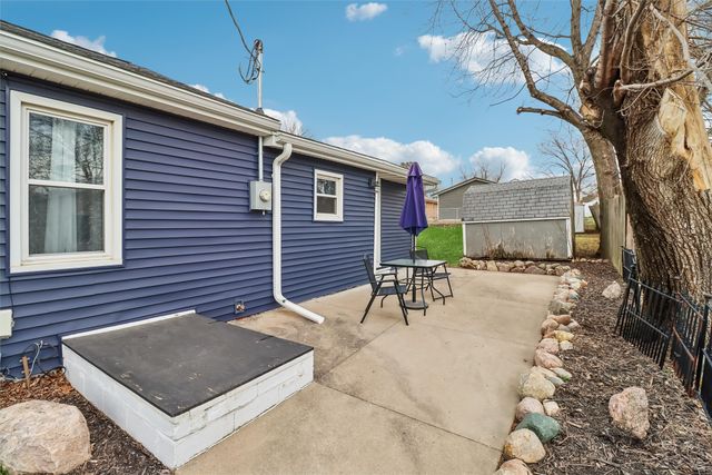 2407 E 39th Court, Des Moines, IA 50317