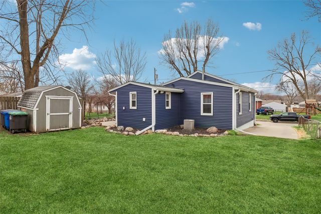 2407 E 39th Court, Des Moines, IA 50317