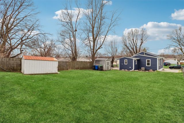 2407 E 39th Court, Des Moines, IA 50317