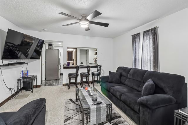 2407 E 39th Court, Des Moines, IA 50317