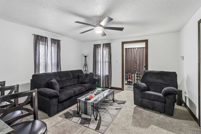 2407 E 39th Court, Des Moines, IA 50317