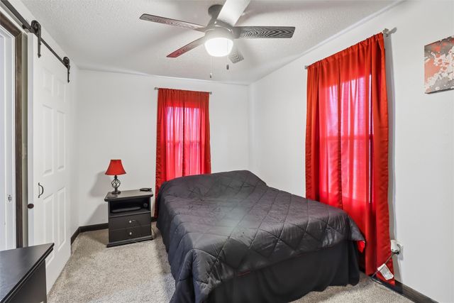 2407 E 39th Court, Des Moines, IA 50317