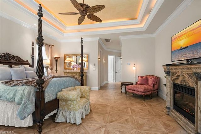 649 Bow Line DR, Naples, FL 34103
