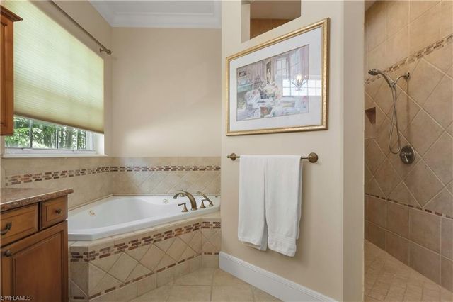 649 Bow Line DR, Naples, FL 34103