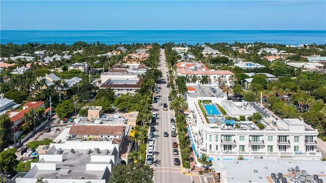 649 Bow Line DR, Naples, FL 34103
