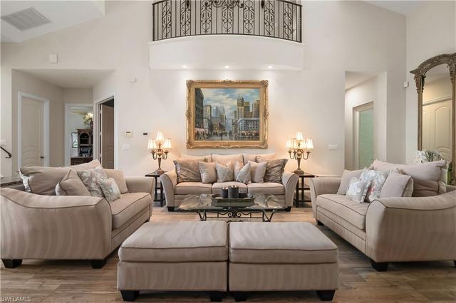649 Bow Line DR, Naples, FL 34103