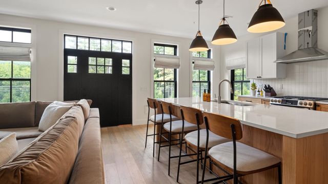 3148 Mountain Road B, Stowe, VT 05672