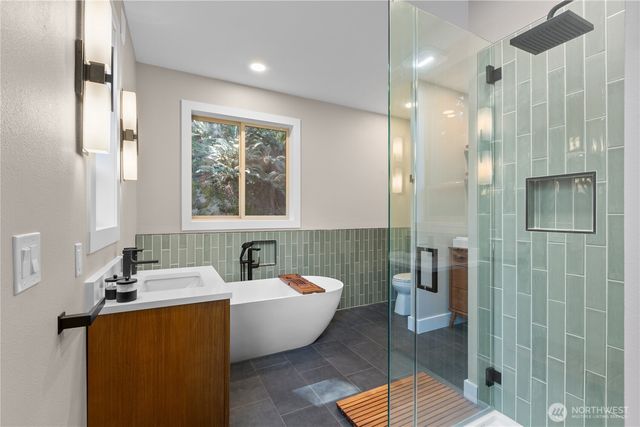 2 Rocky Ridge Drive, Bellingham, WA 98229