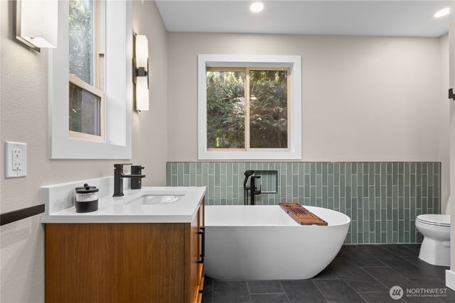 2 Rocky Ridge Drive, Bellingham, WA 98229