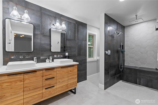2 Rocky Ridge Drive, Bellingham, WA 98229