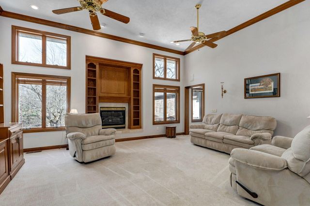 4810 N Red Hawk Circle, Springfield, MO 65803