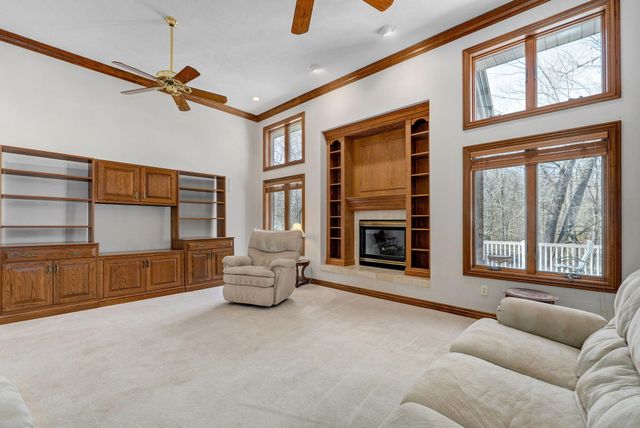 4810 N Red Hawk Circle, Springfield, MO 65803