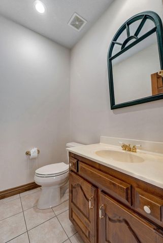 4810 N Red Hawk Circle, Springfield, MO 65803