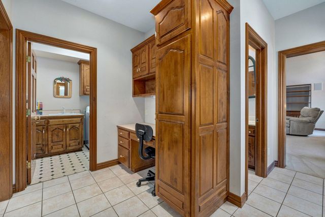 4810 N Red Hawk Circle, Springfield, MO 65803