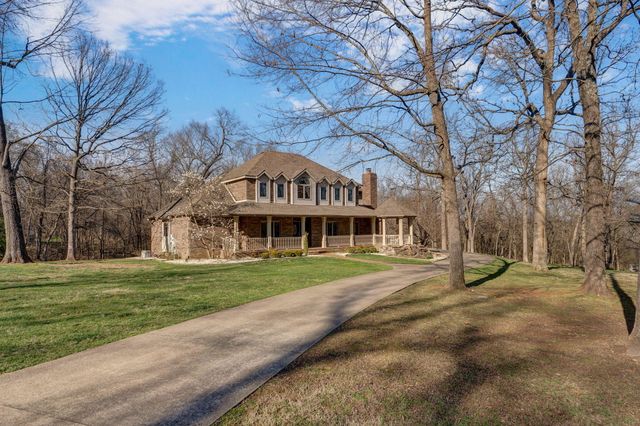 4810 N Red Hawk Circle, Springfield, MO 65803