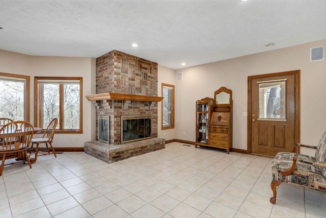 4810 N Red Hawk Circle, Springfield, MO 65803