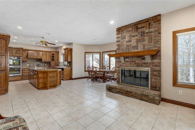 4810 N Red Hawk Circle, Springfield, MO 65803