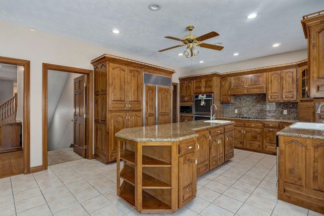 4810 N Red Hawk Circle, Springfield, MO 65803