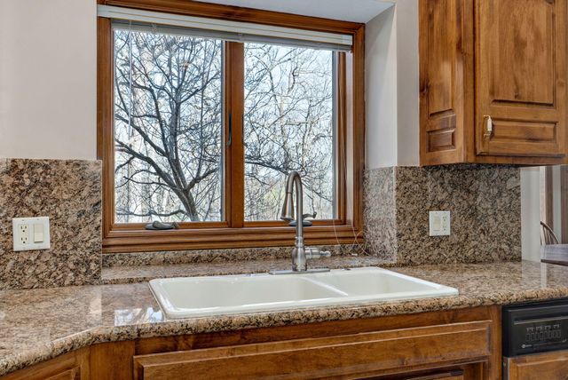 4810 N Red Hawk Circle, Springfield, MO 65803