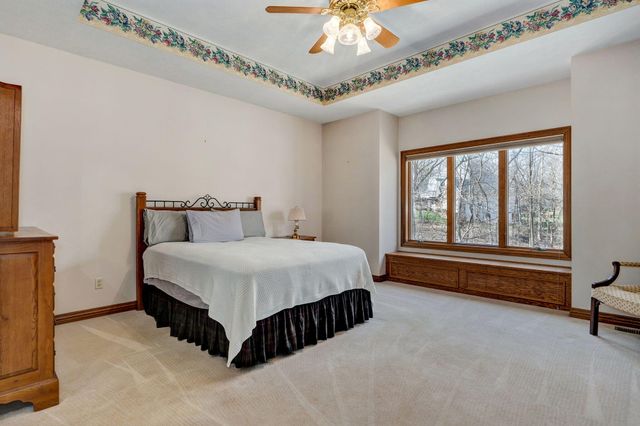 4810 N Red Hawk Circle, Springfield, MO 65803