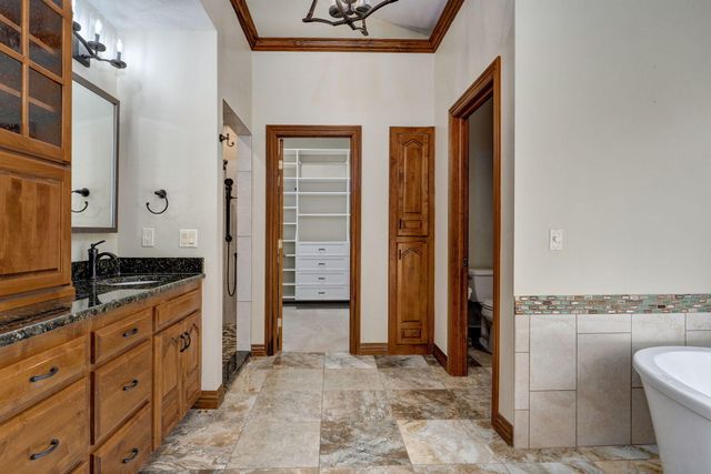 4810 N Red Hawk Circle, Springfield, MO 65803