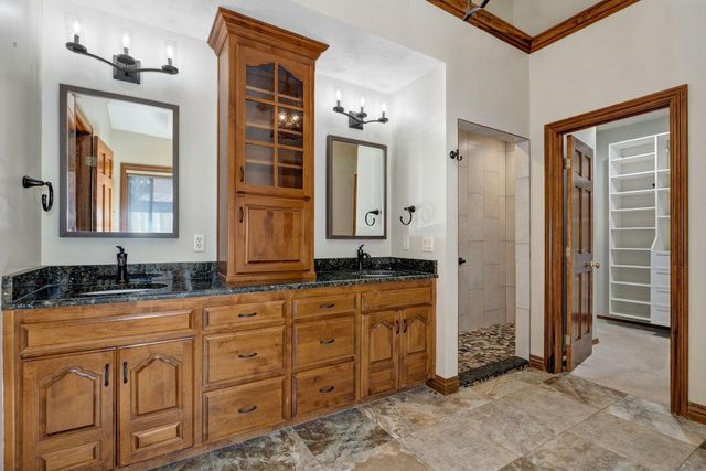 4810 N Red Hawk Circle, Springfield, MO 65803