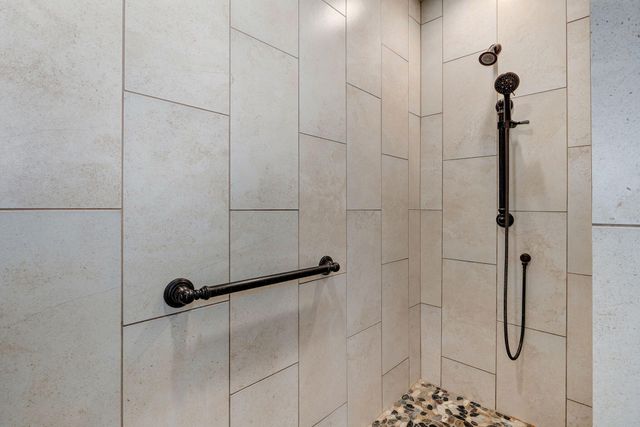 4810 N Red Hawk Circle, Springfield, MO 65803