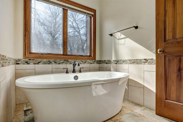 4810 N Red Hawk Circle, Springfield, MO 65803