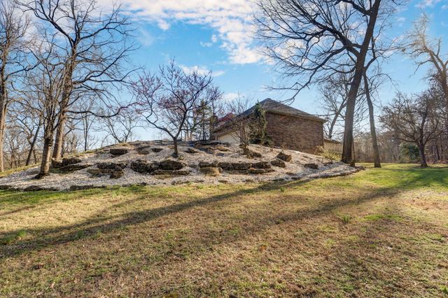 4810 N Red Hawk Circle, Springfield, MO 65803