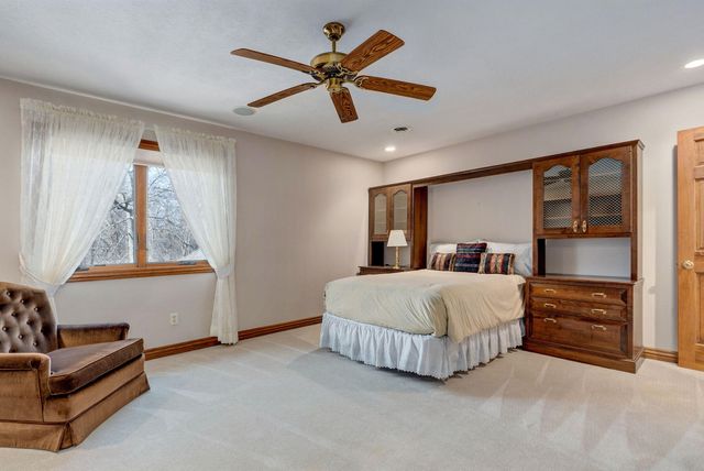 4810 N Red Hawk Circle, Springfield, MO 65803