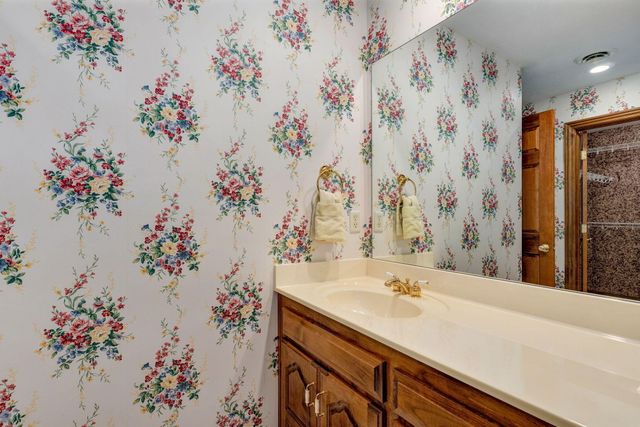 4810 N Red Hawk Circle, Springfield, MO 65803