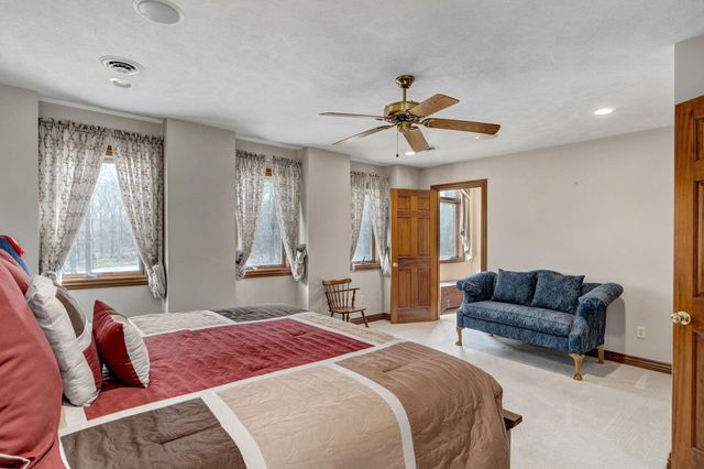 4810 N Red Hawk Circle, Springfield, MO 65803