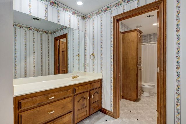 4810 N Red Hawk Circle, Springfield, MO 65803