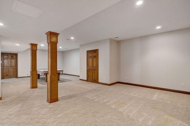 4810 N Red Hawk Circle, Springfield, MO 65803