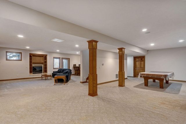 4810 N Red Hawk Circle, Springfield, MO 65803