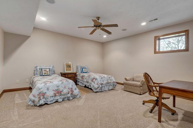 4810 N Red Hawk Circle, Springfield, MO 65803