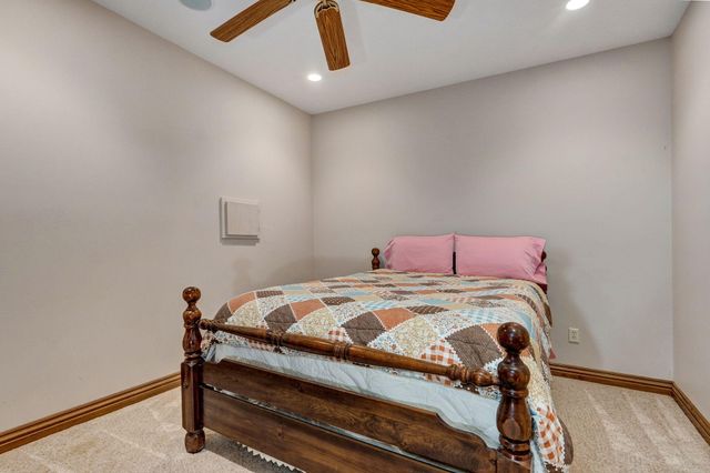 4810 N Red Hawk Circle, Springfield, MO 65803