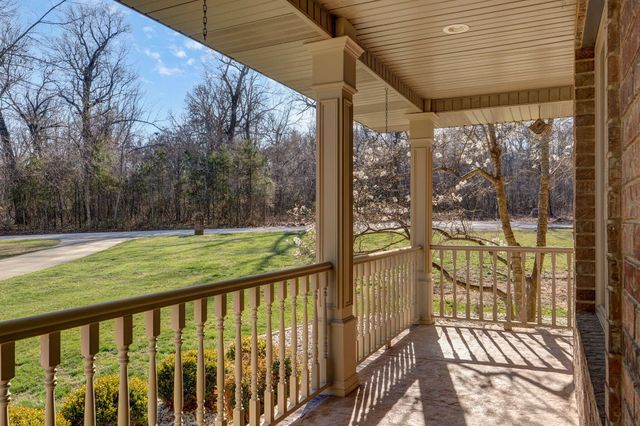 4810 N Red Hawk Circle, Springfield, MO 65803