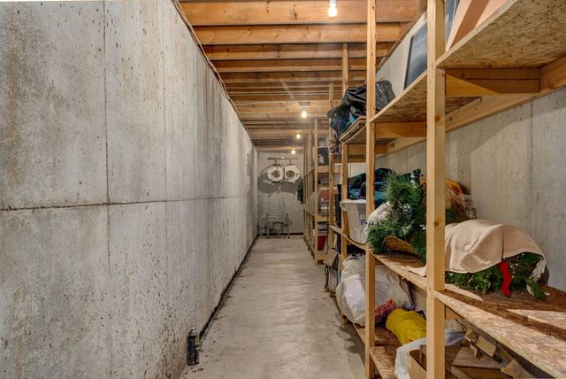 4810 N Red Hawk Circle, Springfield, MO 65803