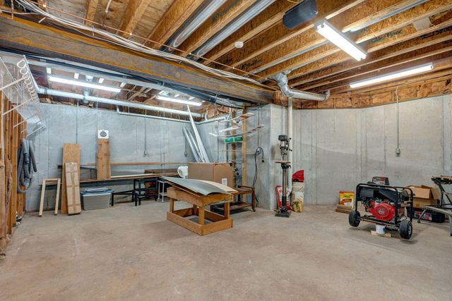 4810 N Red Hawk Circle, Springfield, MO 65803