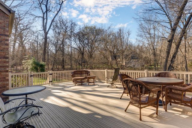 4810 N Red Hawk Circle, Springfield, MO 65803