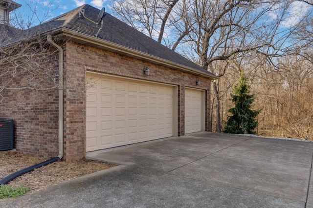 4810 N Red Hawk Circle, Springfield, MO 65803