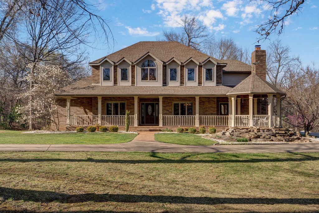 4810 N Red Hawk Circle, Springfield, MO 65803