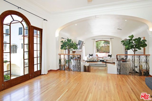 6538 Cahuenga Terrace, Los Angeles, CA 90068