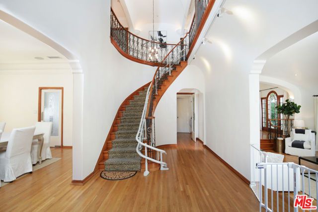 6538 Cahuenga Terrace, Los Angeles, CA 90068